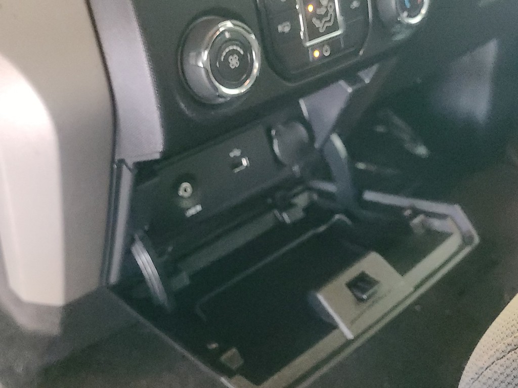 Ford F-150 Vehicle Full-screen Gallery Image 21