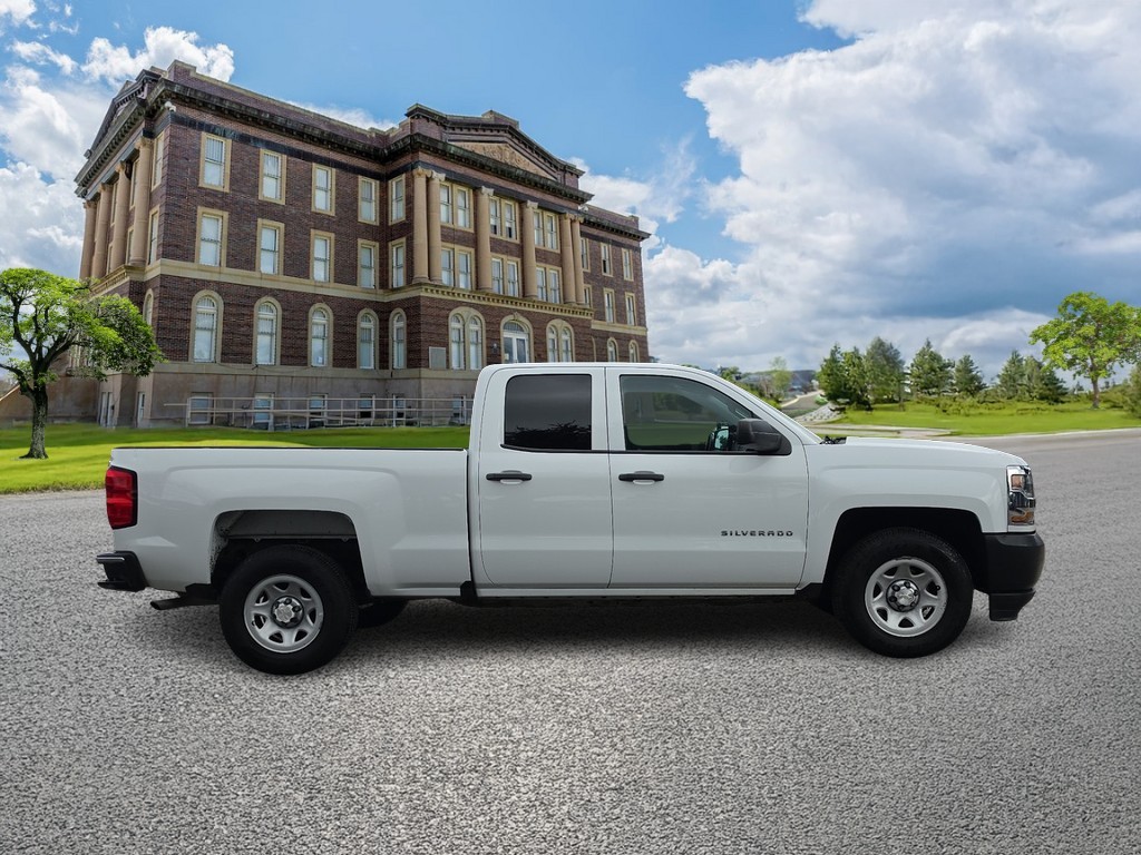 Chevrolet Silverado 1500 LD Vehicle Full-screen Gallery Image 02