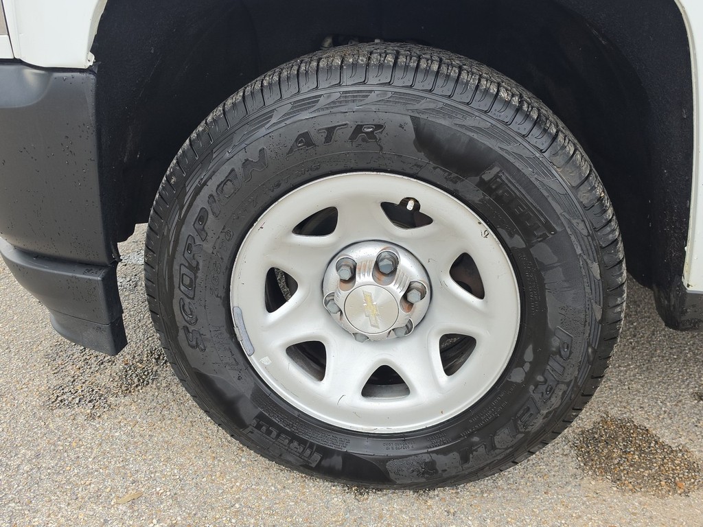 Chevrolet Silverado 1500 LD Vehicle Full-screen Gallery Image 12