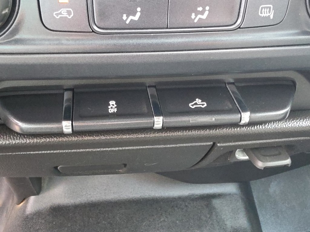 Chevrolet Silverado 1500 LD Vehicle Full-screen Gallery Image 31