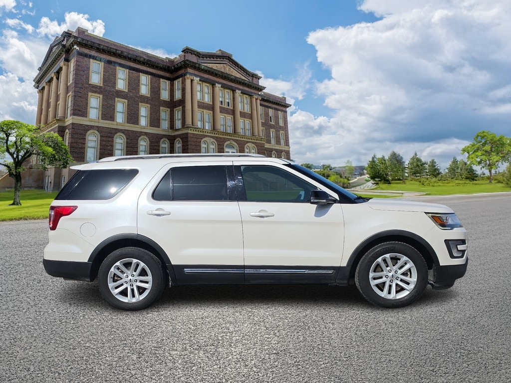 Ford Explorer Vehicle Image 2