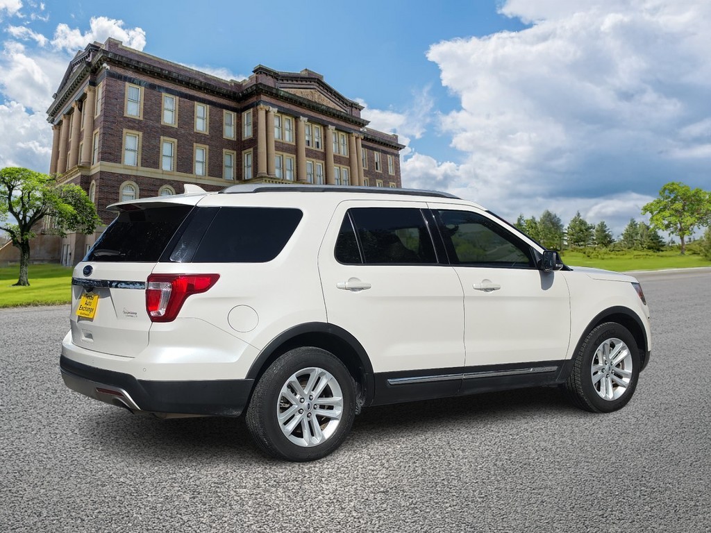 Ford Explorer Vehicle Image 3