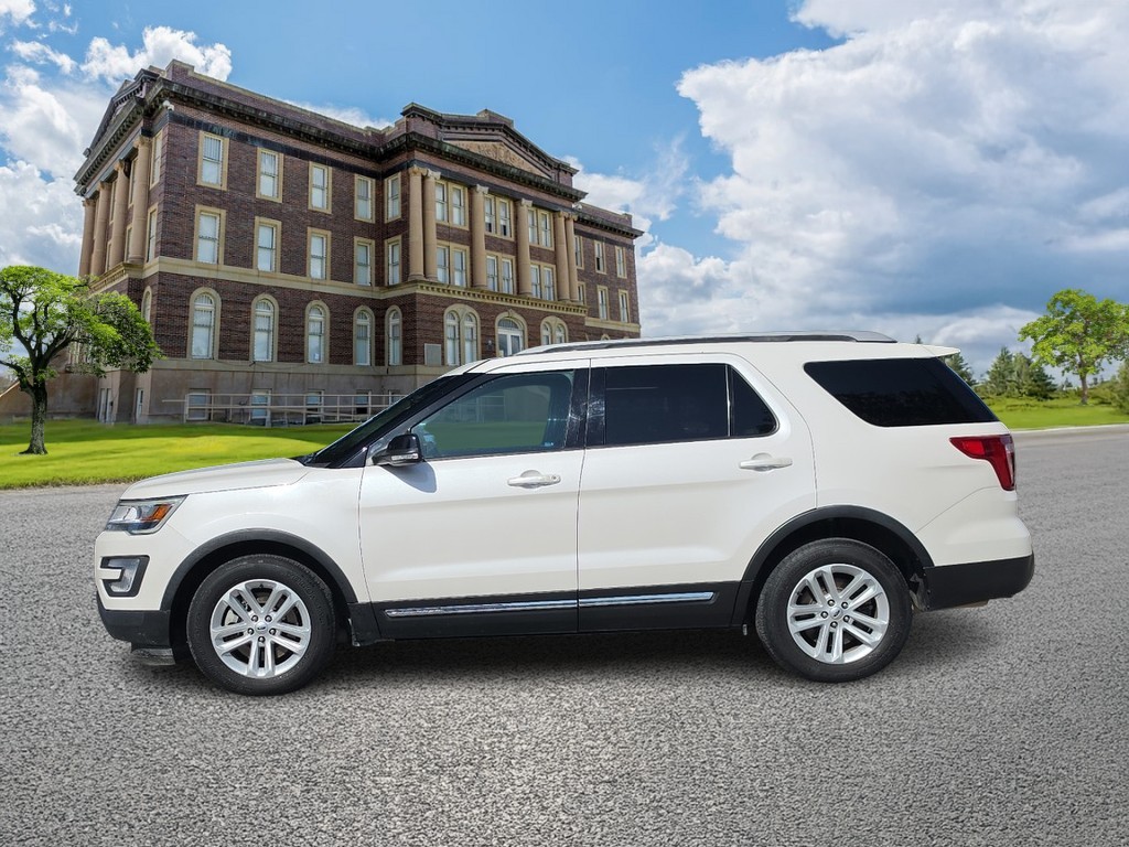 Ford Explorer Vehicle Image 7