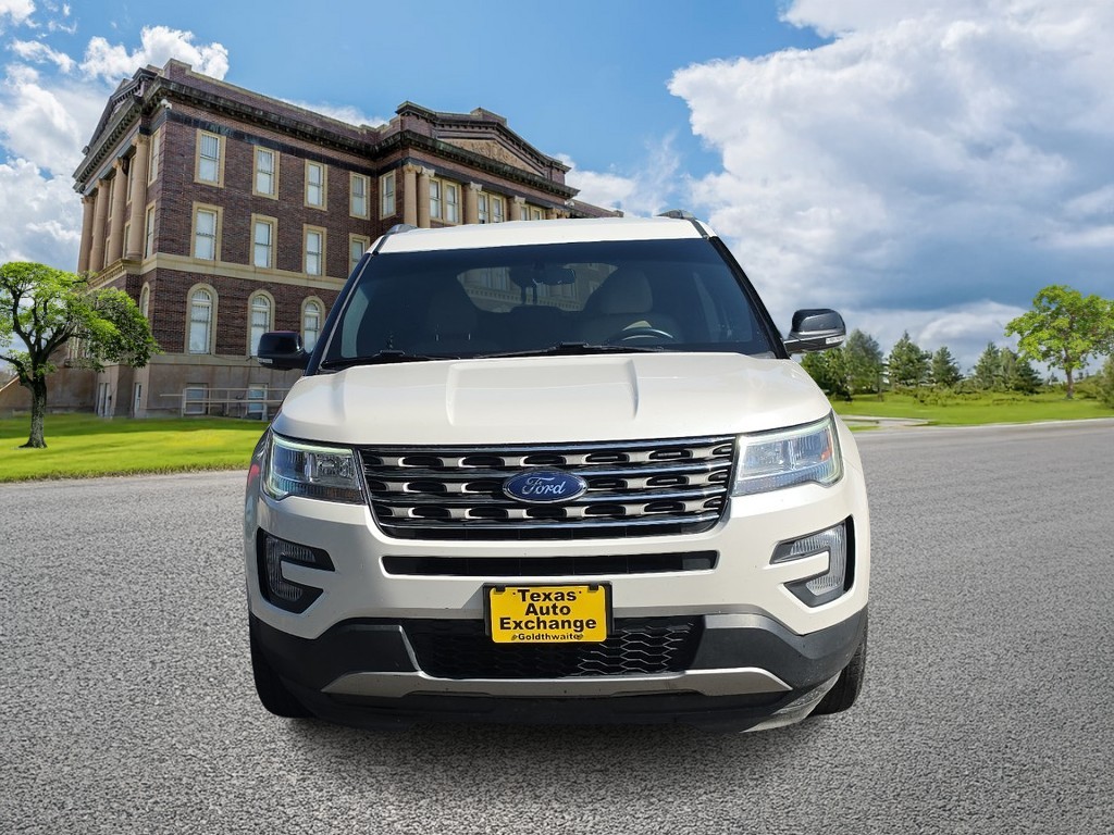 Ford Explorer Vehicle Image 9