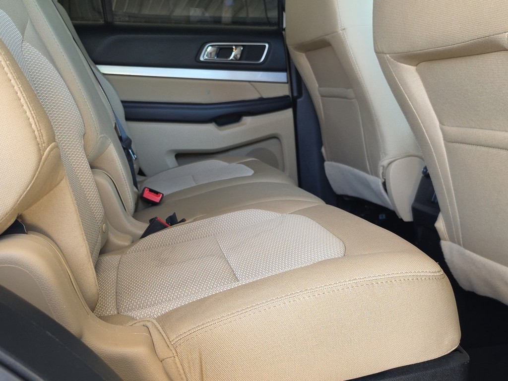 Ford Explorer Vehicle Image 10