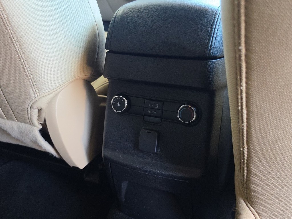 Ford Explorer Vehicle Image 11