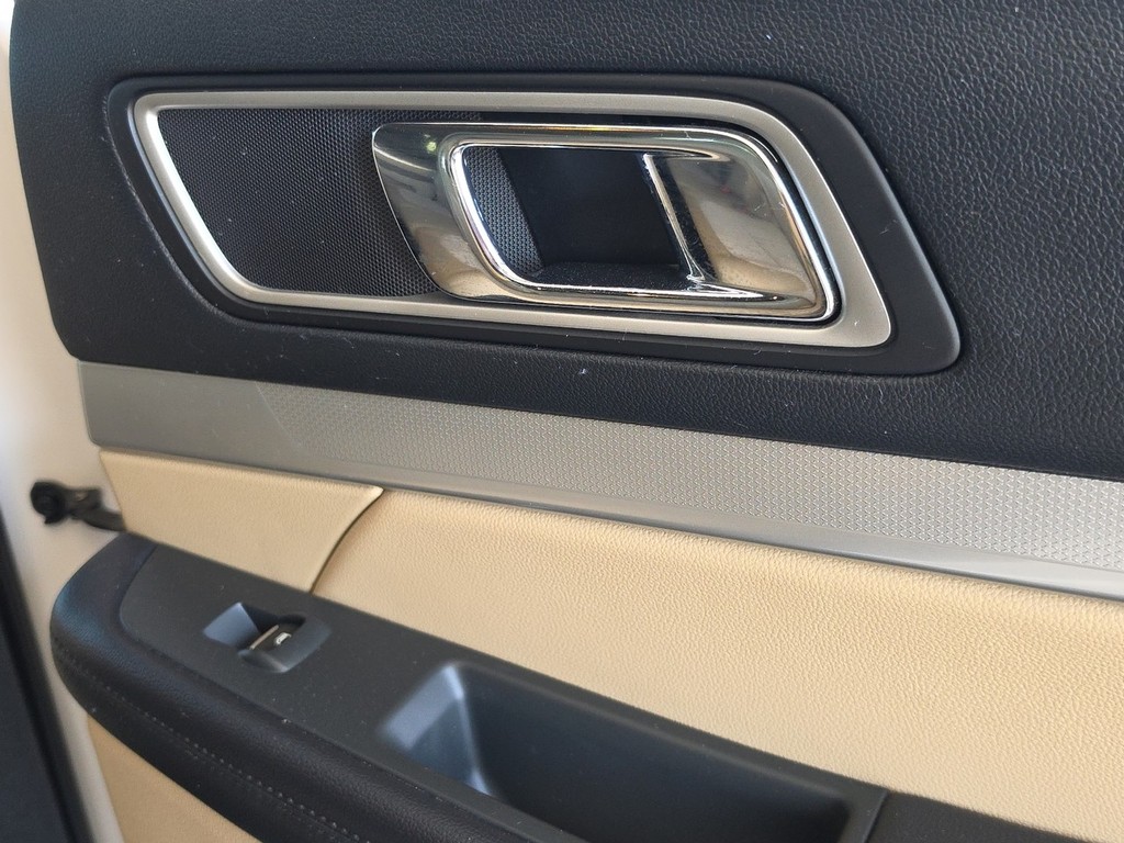 Ford Explorer Vehicle Image 13