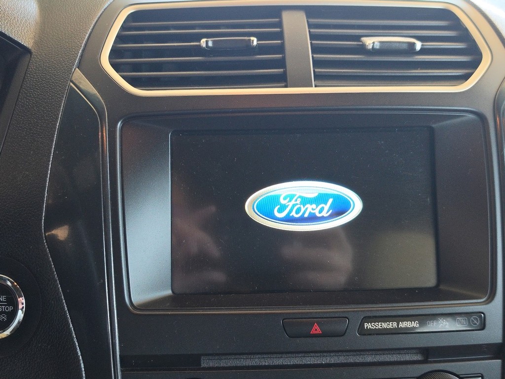 Ford Explorer Vehicle Image 16