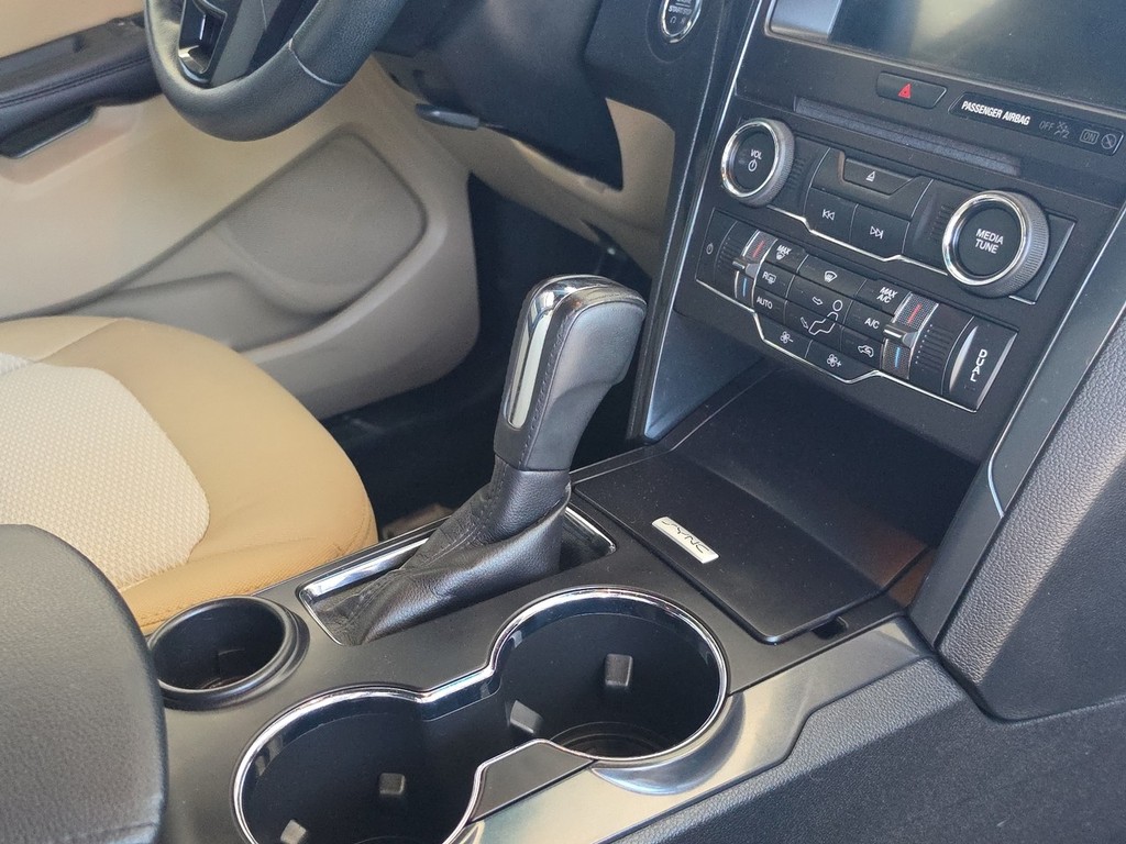 Ford Explorer Vehicle Image 17