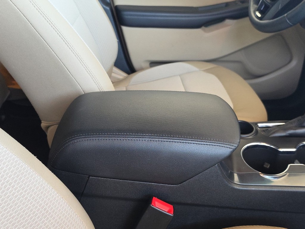 Ford Explorer Vehicle Image 18