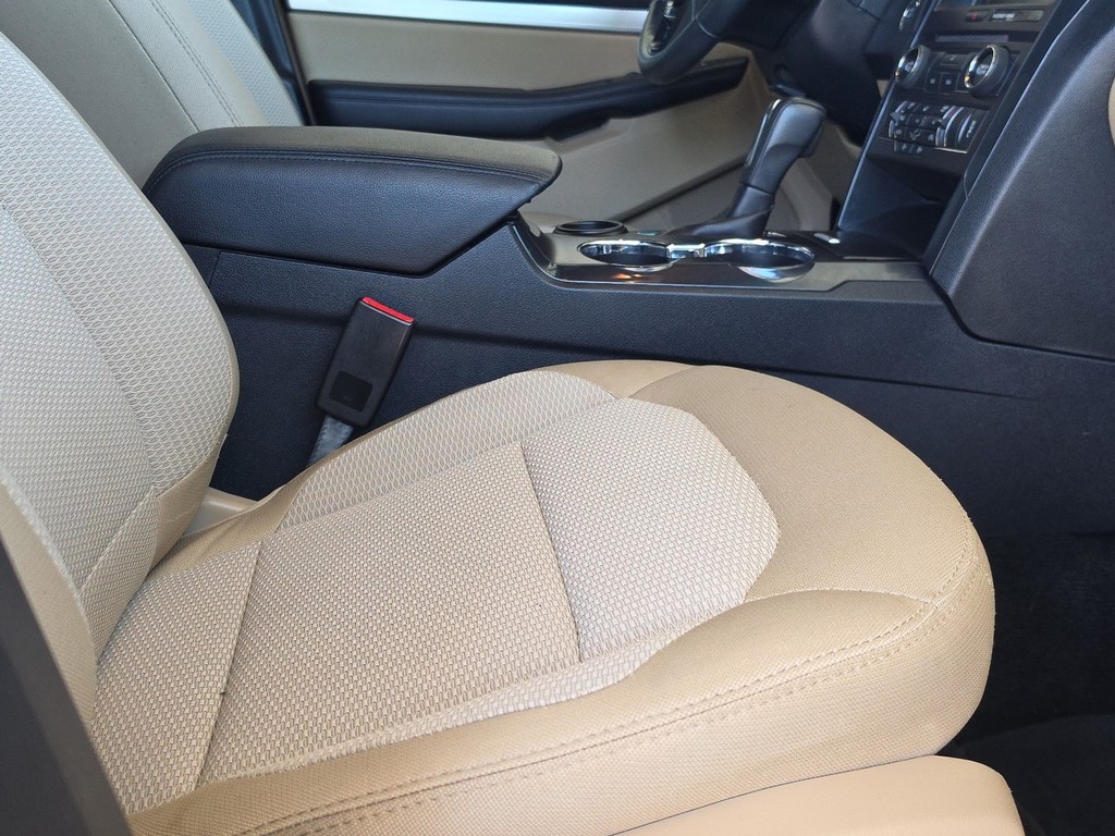 Ford Explorer Vehicle Image 22