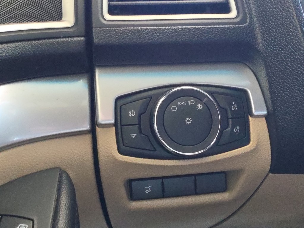 Ford Explorer Vehicle Image 31
