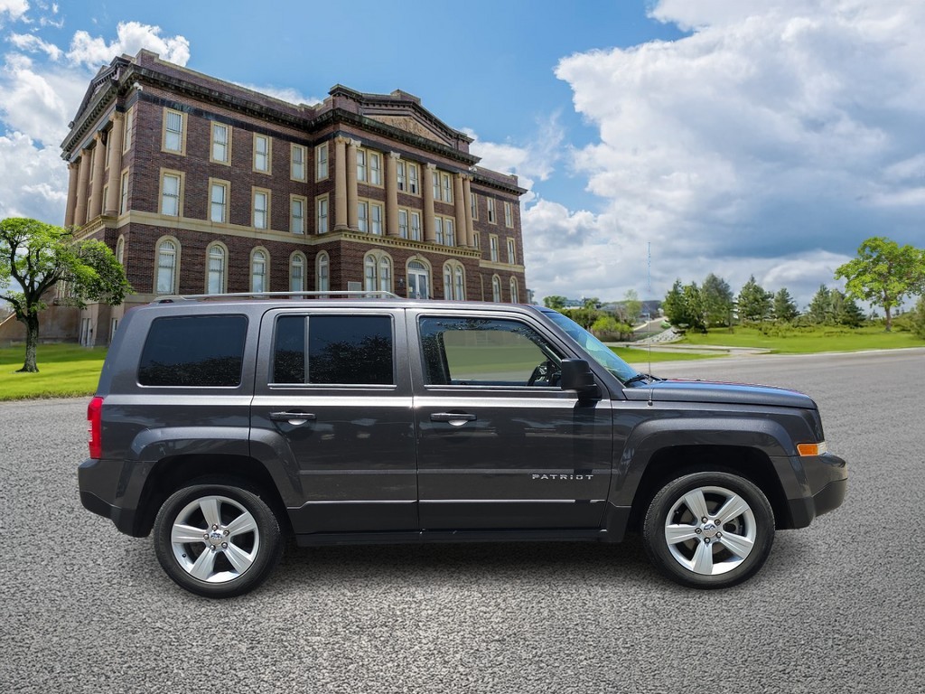 Jeep Patriot Vehicle Image 2