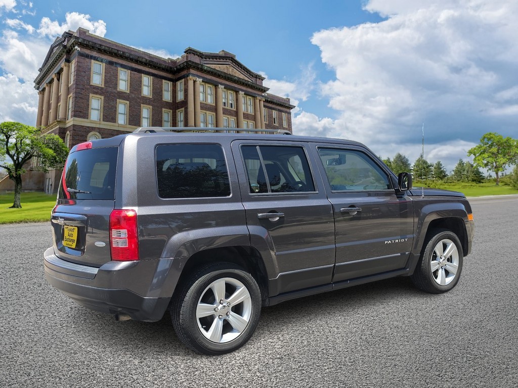 Jeep Patriot Vehicle Image 3