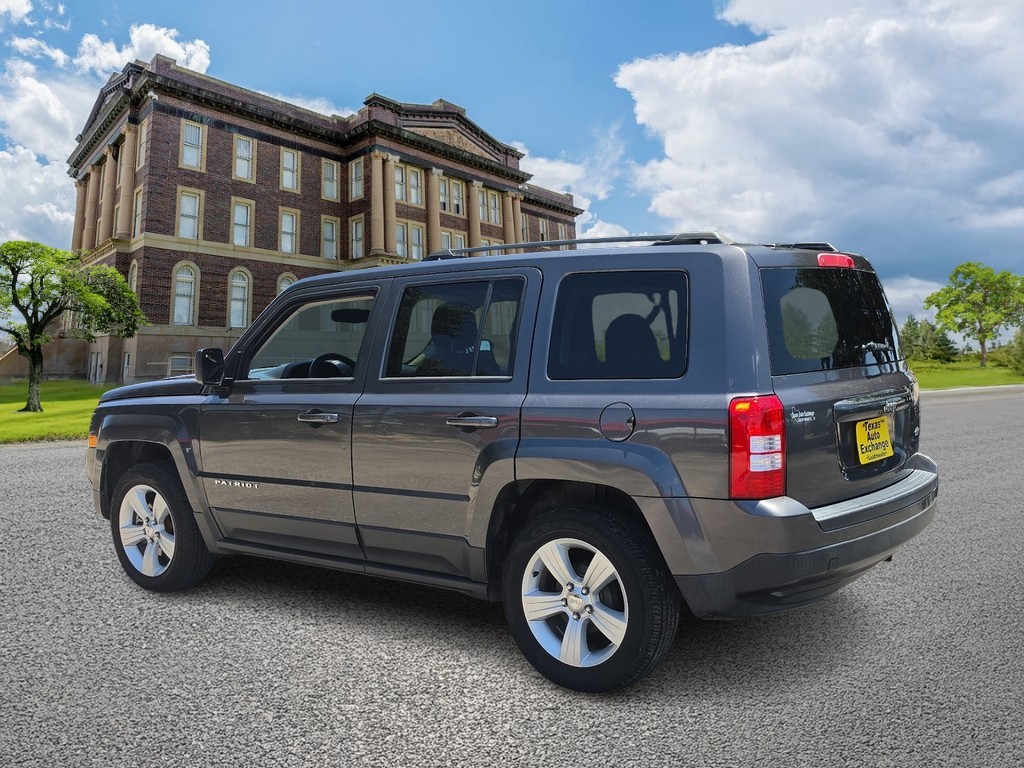 Jeep Patriot Vehicle Image 5
