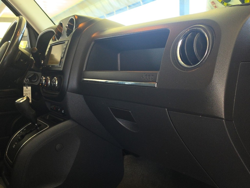 Jeep Patriot Vehicle Image 14