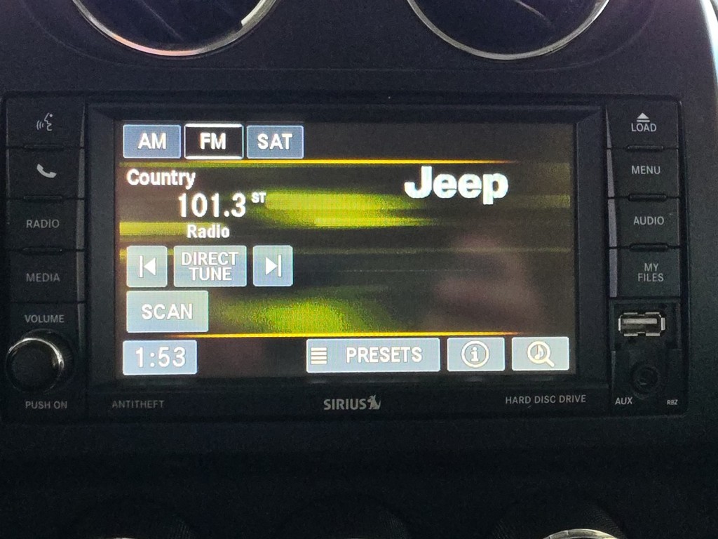 Jeep Patriot Vehicle Image 16