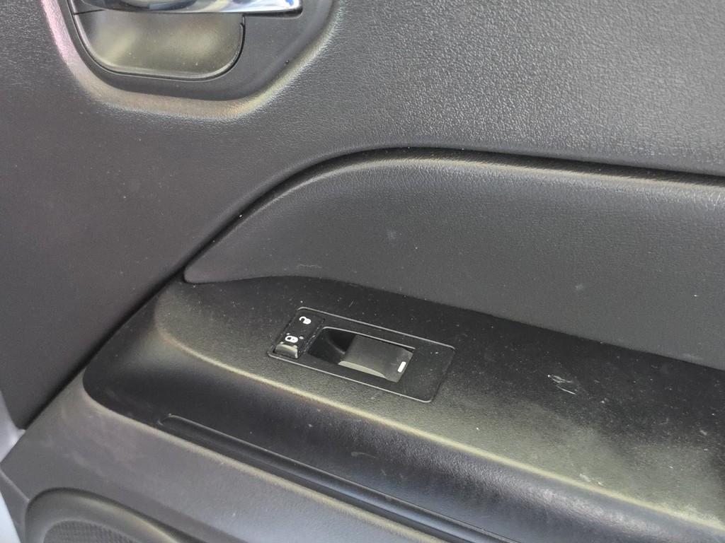 Jeep Patriot Vehicle Image 26