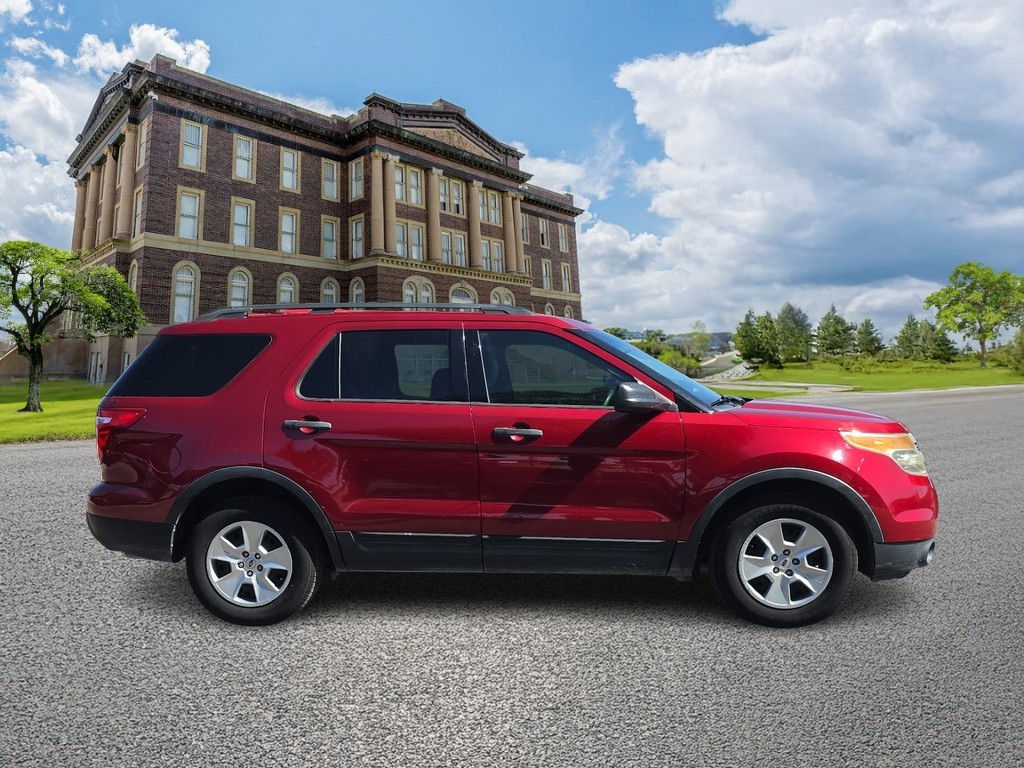 Ford Explorer Vehicle Image 2