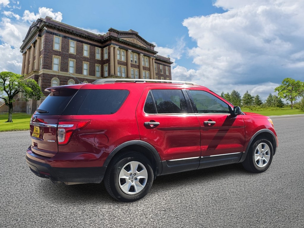 Ford Explorer Vehicle Image 3