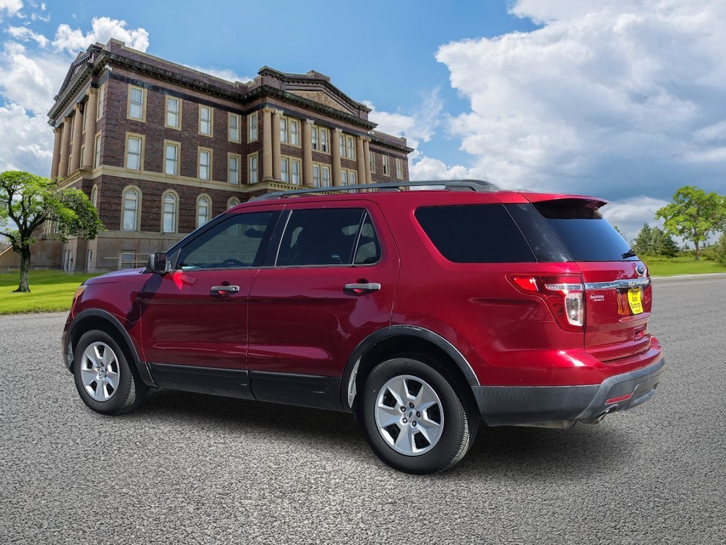 Ford Explorer Vehicle Image 6