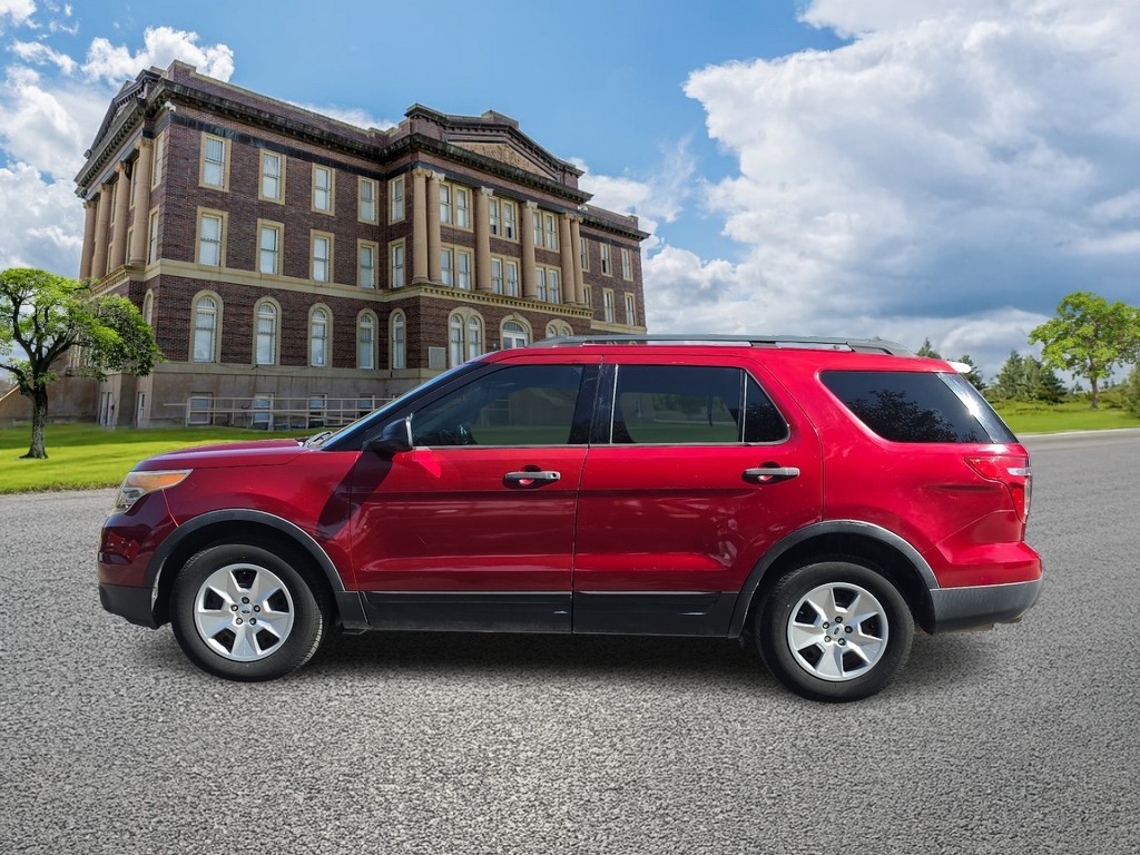 Ford Explorer Vehicle Image 7