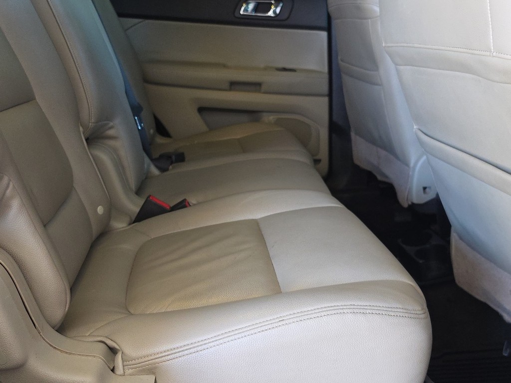 Ford Explorer Vehicle Image 10
