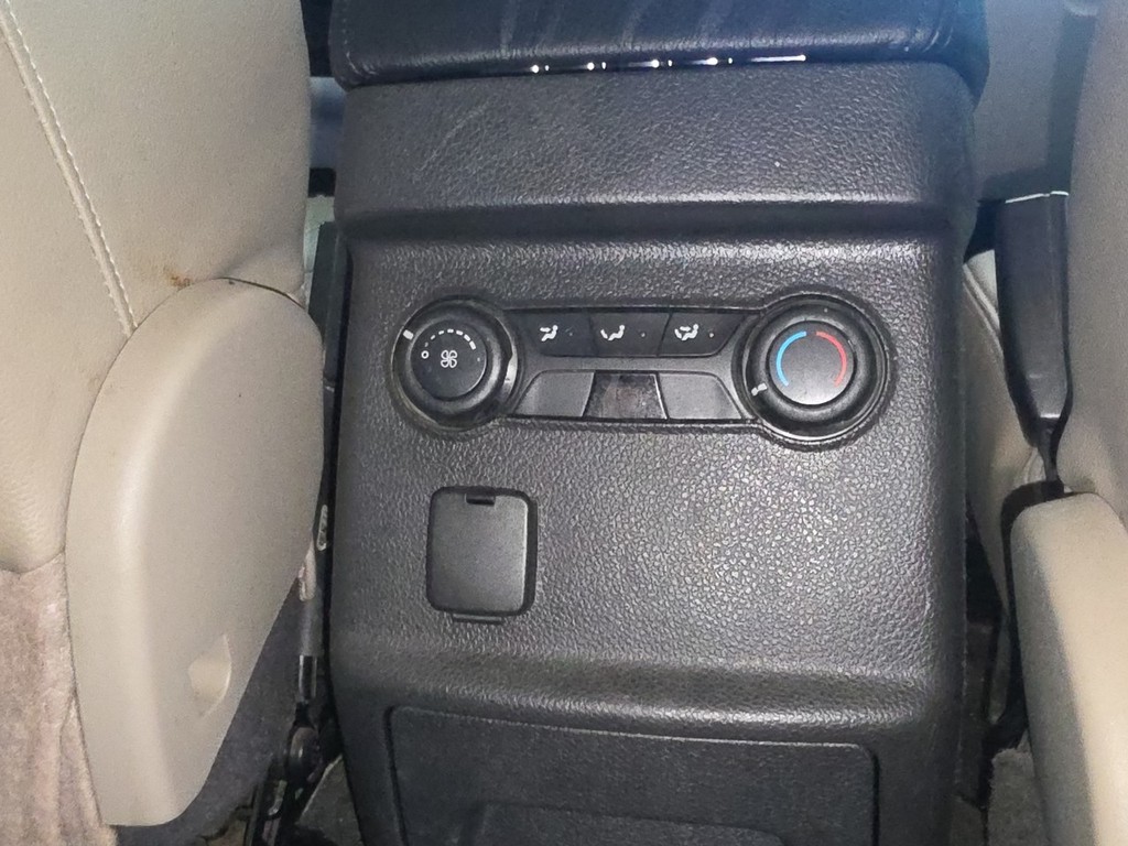Ford Explorer Vehicle Image 11