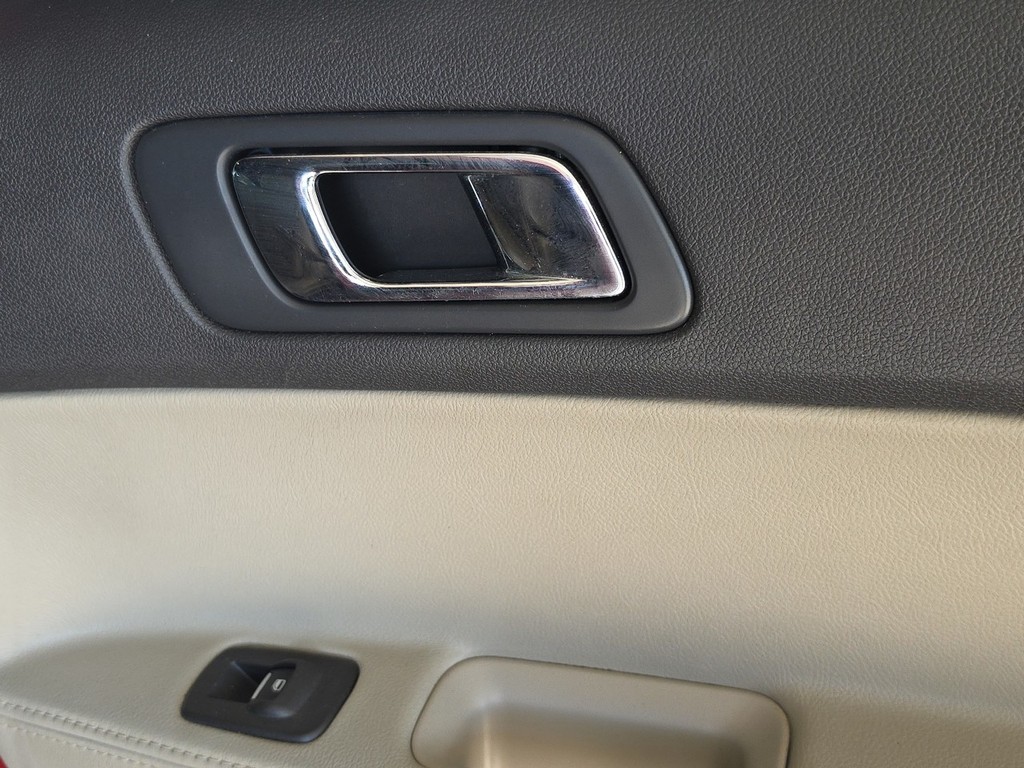 Ford Explorer Vehicle Image 13