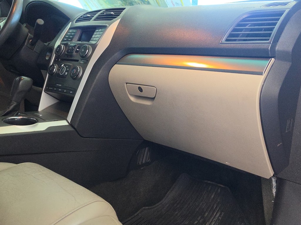 Ford Explorer Vehicle Image 14