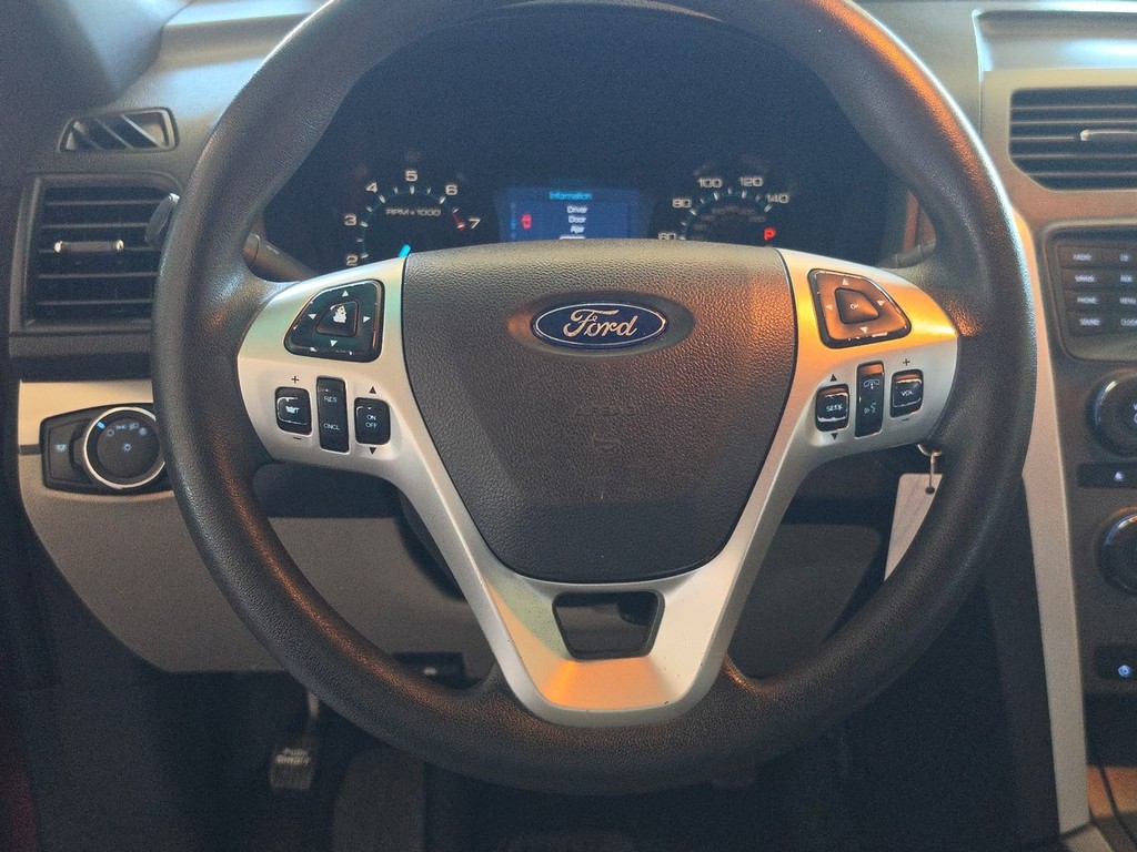 Ford Explorer Vehicle Image 15