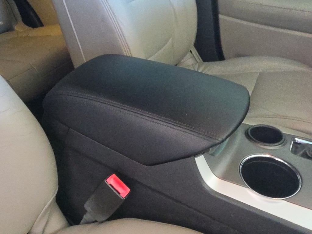 Ford Explorer Vehicle Image 18