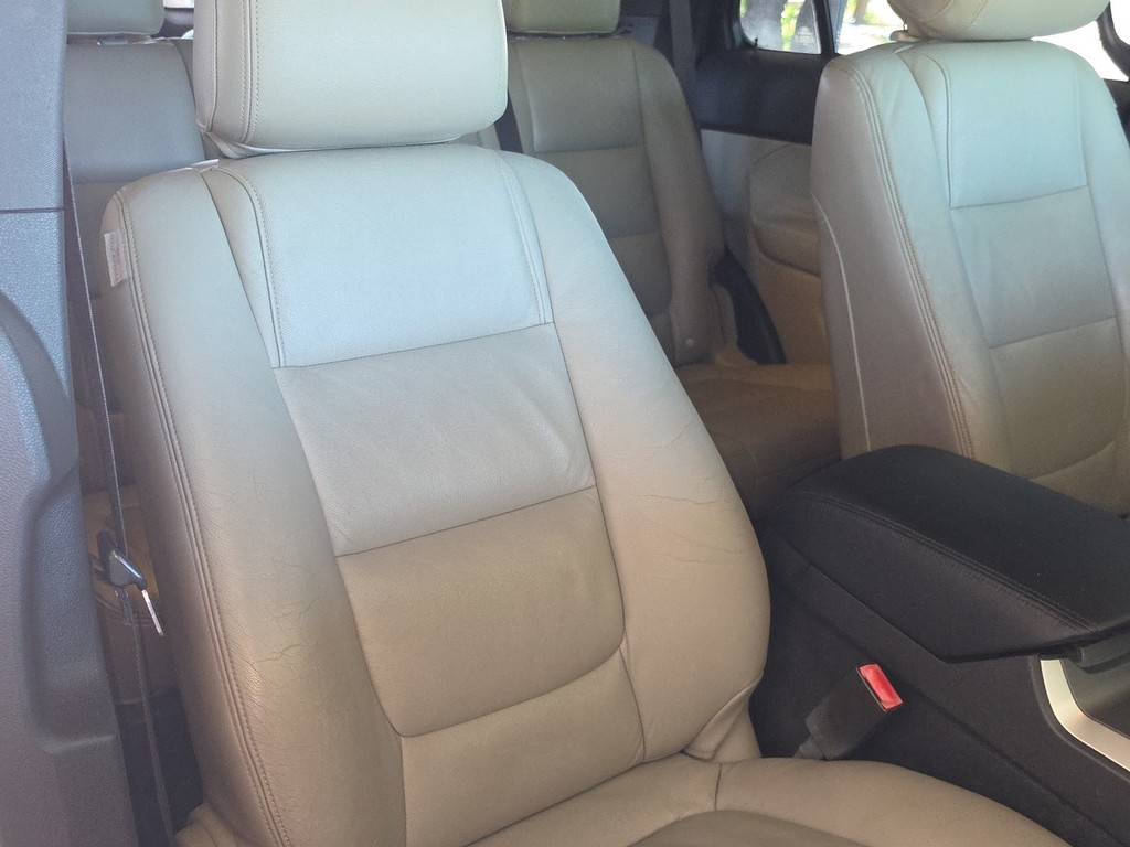 Ford Explorer Vehicle Image 19