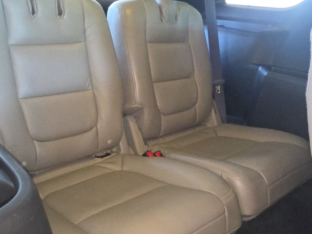 Ford Explorer Vehicle Image 21