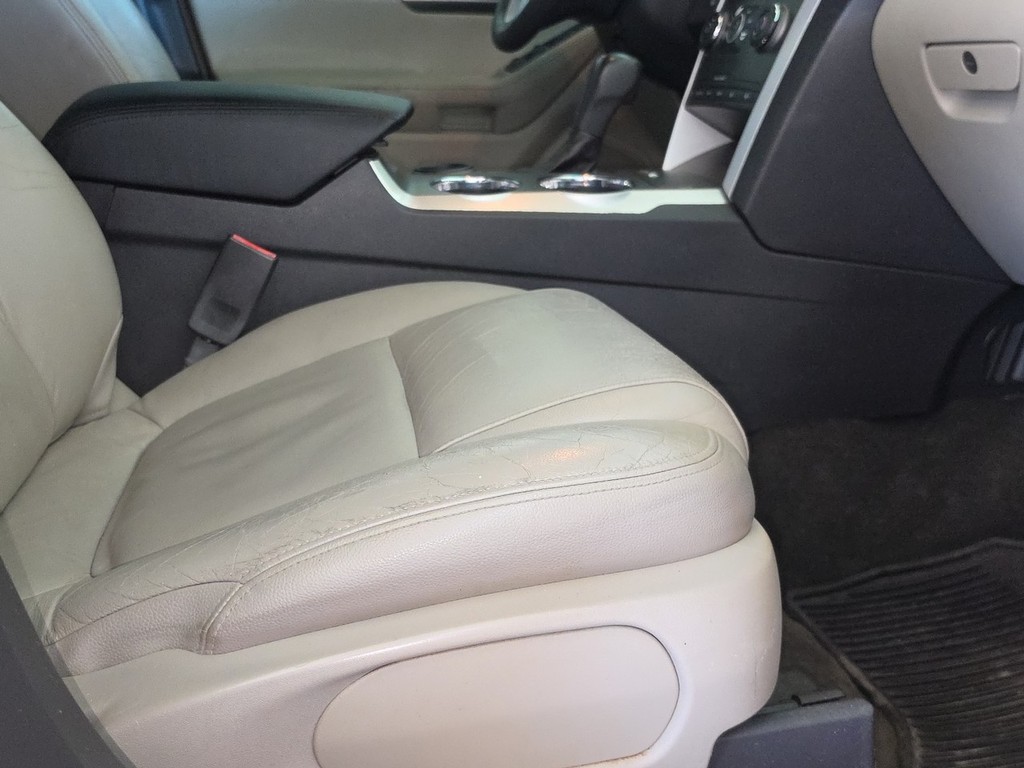 Ford Explorer Vehicle Image 22