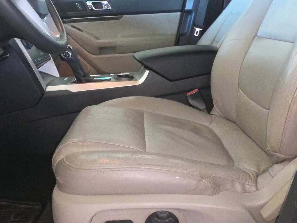 Ford Explorer Vehicle Image 23