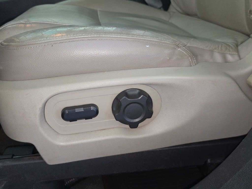 Ford Explorer Vehicle Image 24