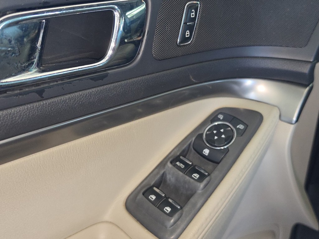 Ford Explorer Vehicle Image 25
