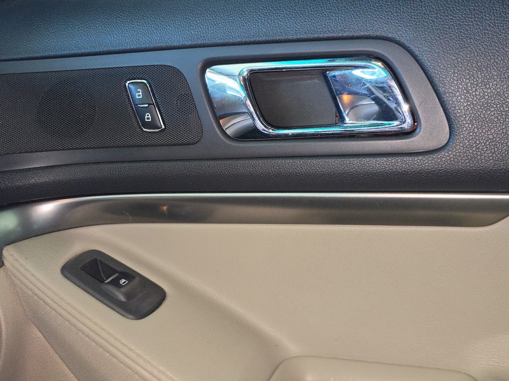 Ford Explorer Vehicle Image 26