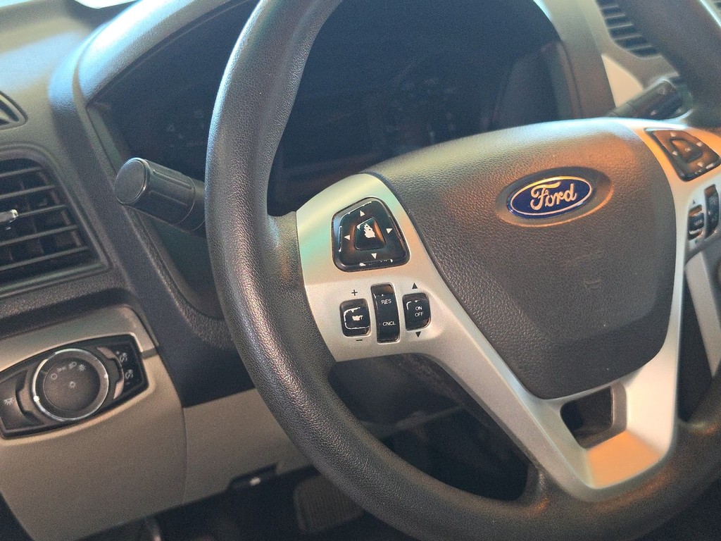 Ford Explorer Vehicle Image 28