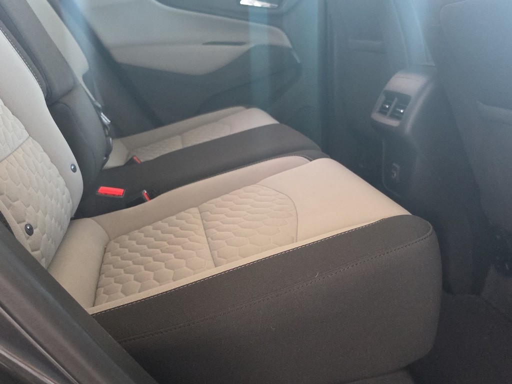 Chevrolet Equinox Vehicle Full-screen Gallery Image 10