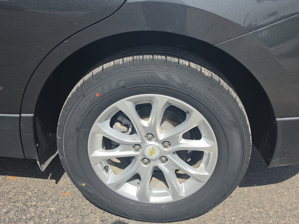 Chevrolet Equinox Vehicle Full-screen Gallery Image 11