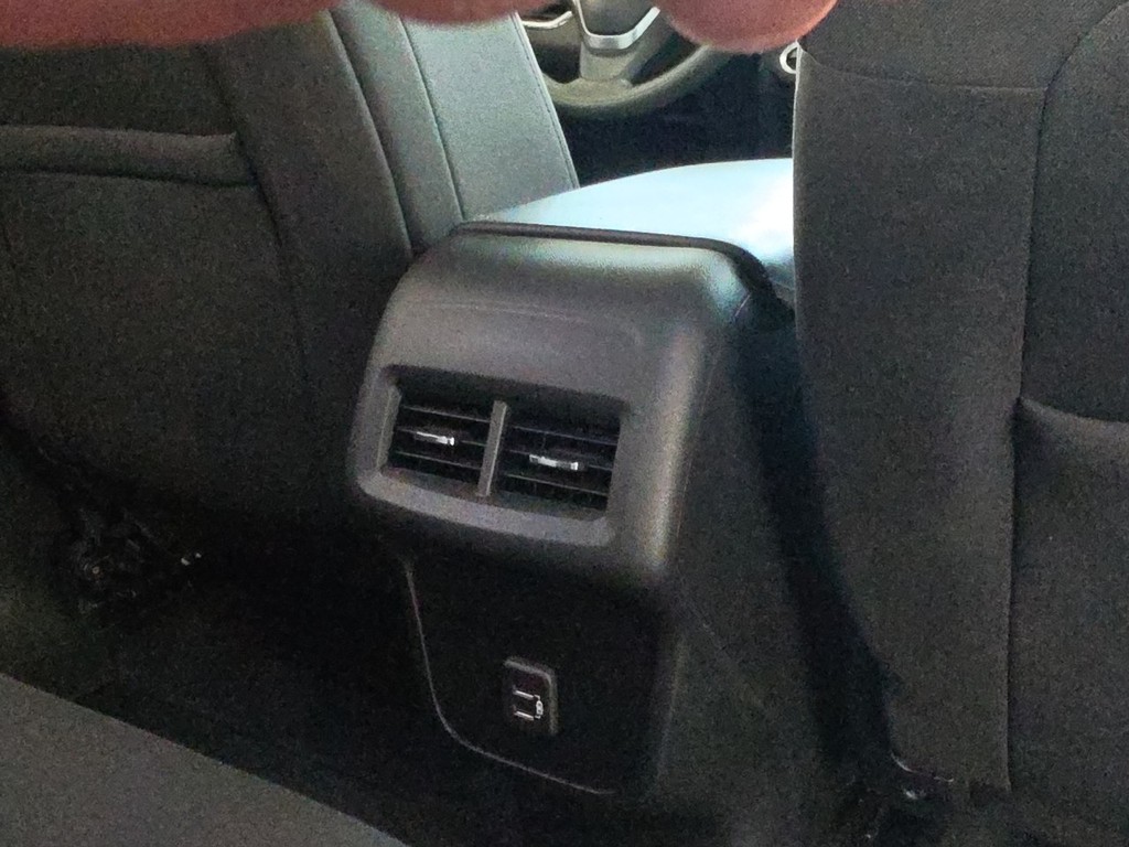 Chevrolet Equinox Vehicle Full-screen Gallery Image 13