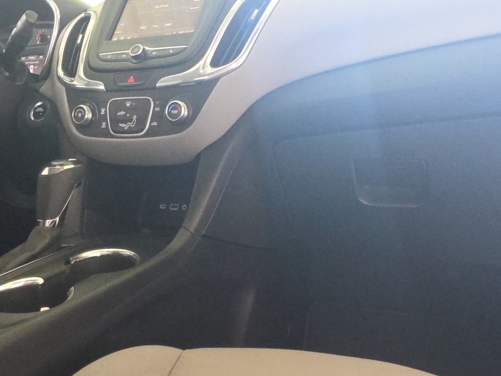 Chevrolet Equinox Vehicle Full-screen Gallery Image 14