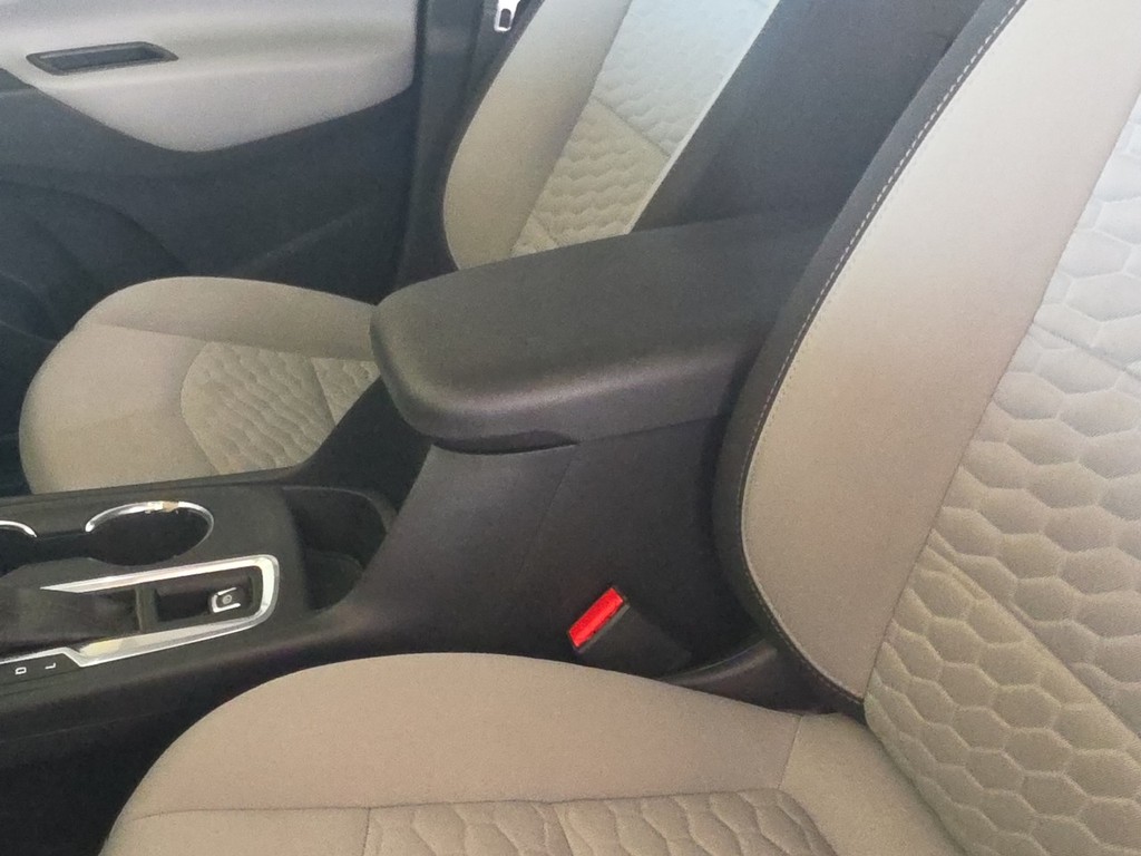 Chevrolet Equinox Vehicle Full-screen Gallery Image 18