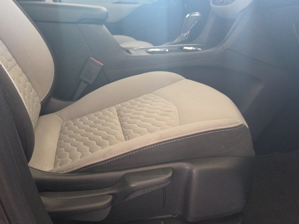 Chevrolet Equinox Vehicle Full-screen Gallery Image 22