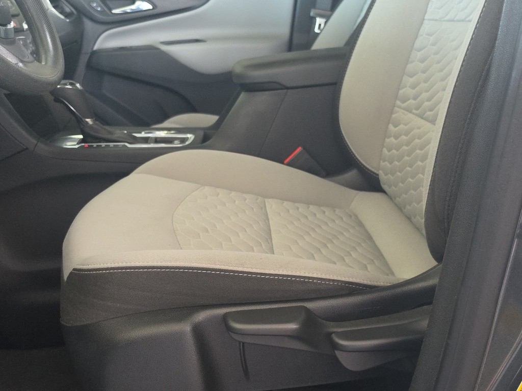 Chevrolet Equinox Vehicle Full-screen Gallery Image 23