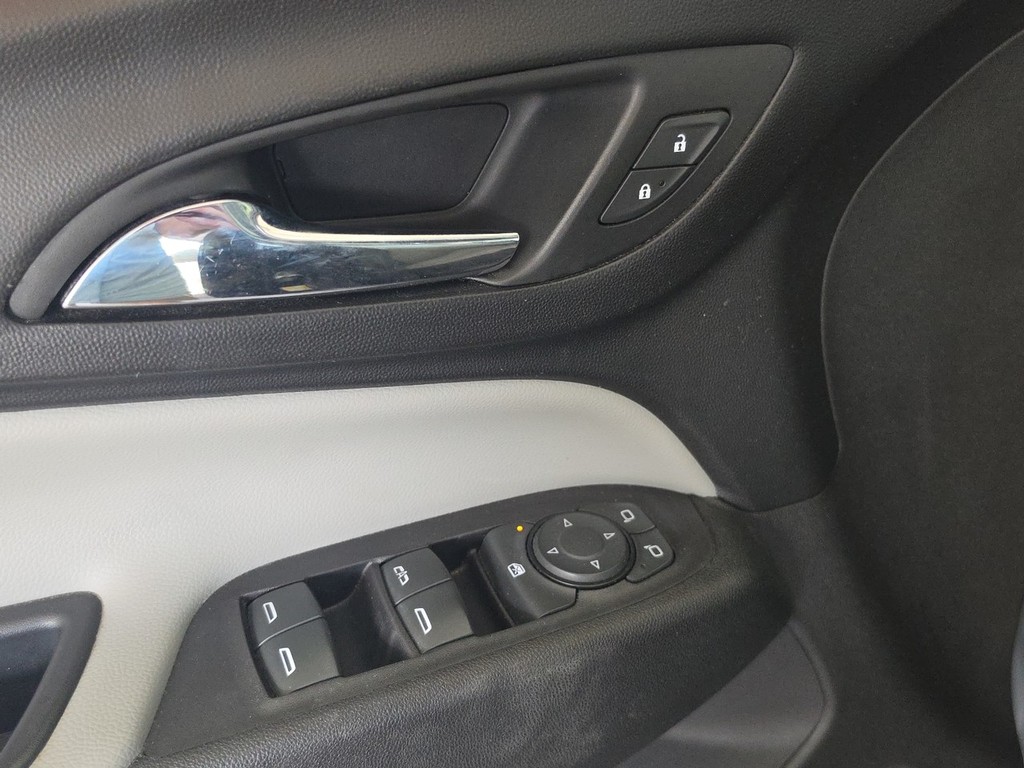 Chevrolet Equinox Vehicle Full-screen Gallery Image 25