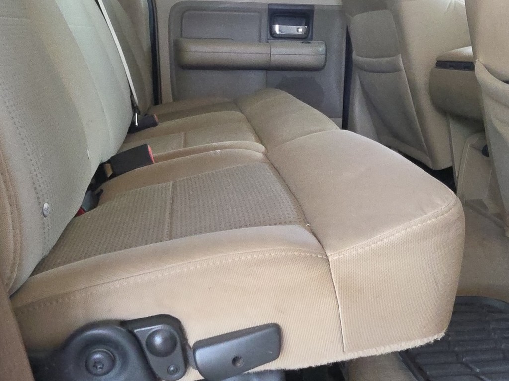 Ford F-150 Vehicle Full-screen Gallery Image 9