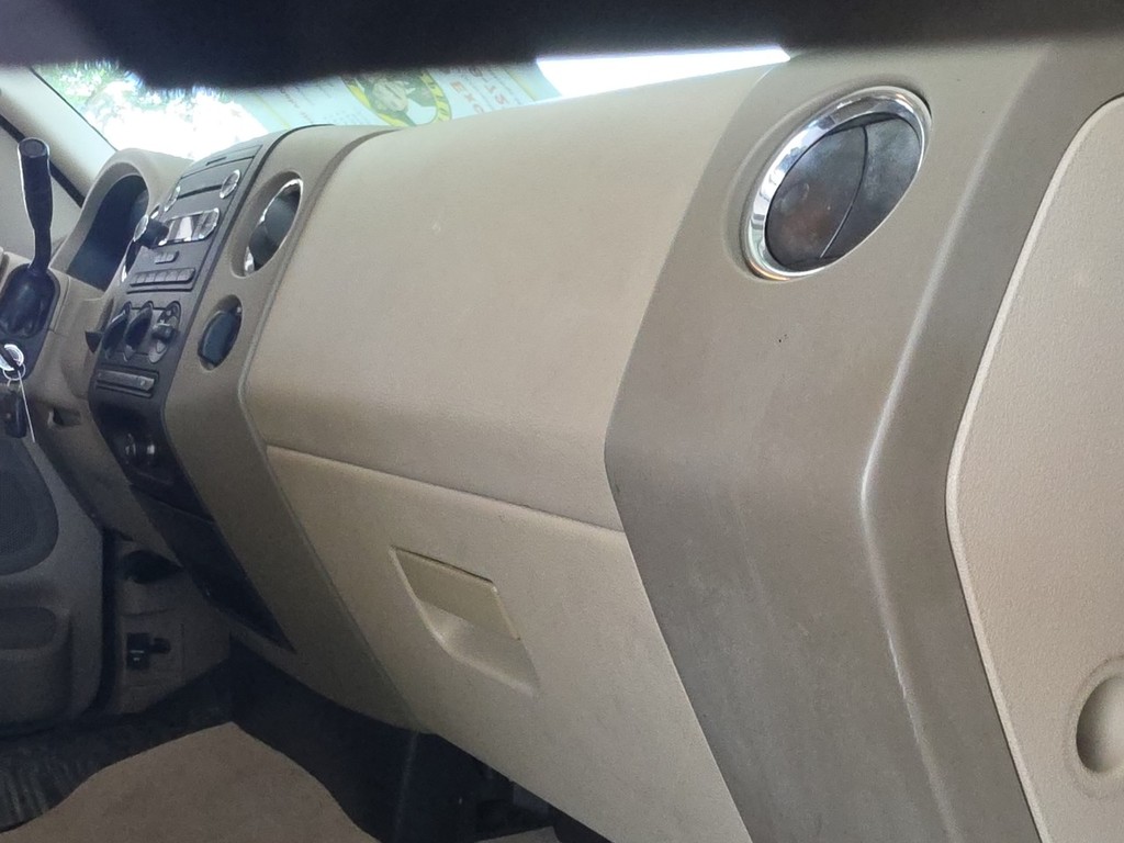 Ford F-150 Vehicle Full-screen Gallery Image 14